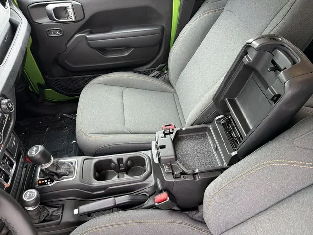 Used 2025 Green Jeep Sport S image 22