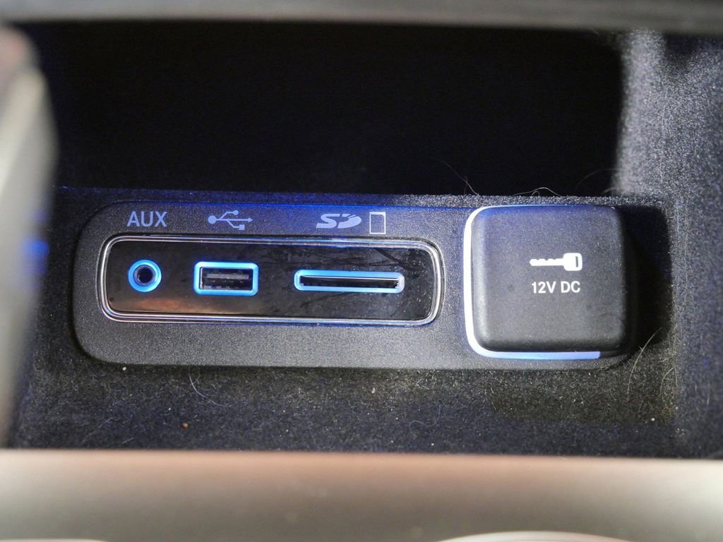 Used 2017 Red Jeep Altitude image 43