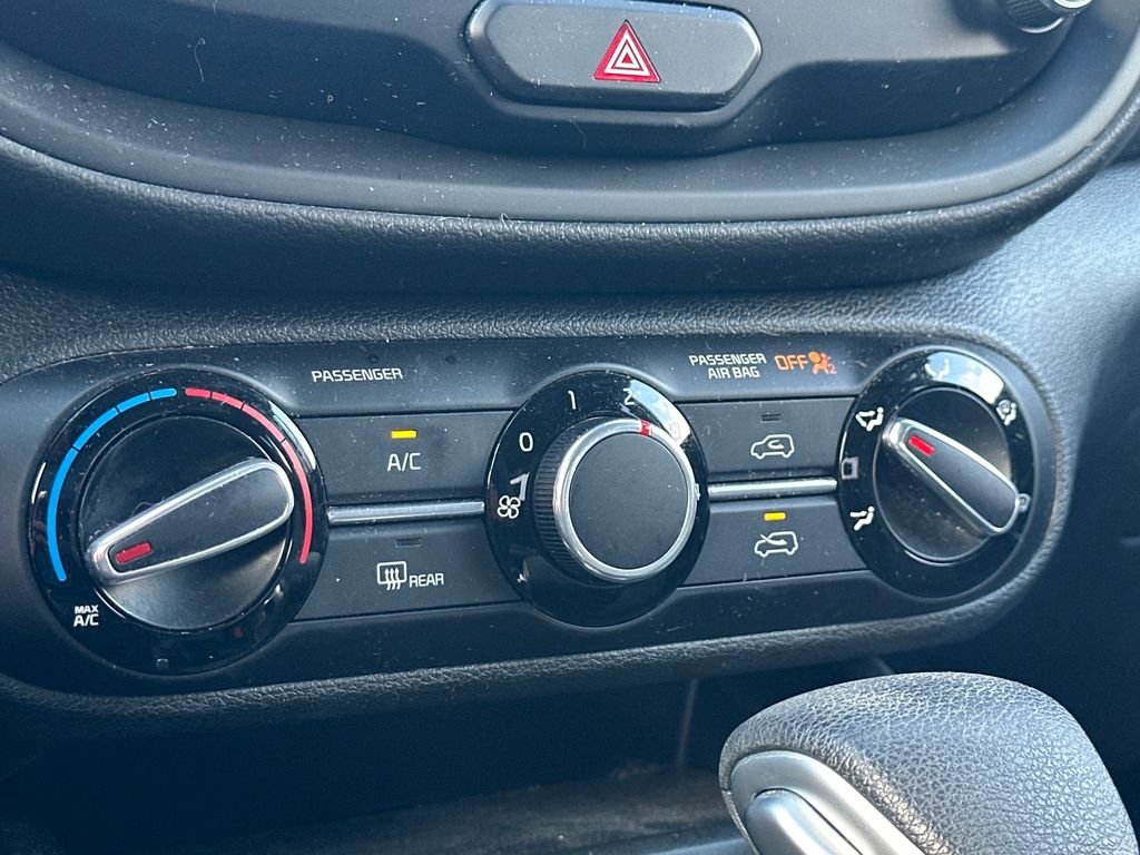 Used 2021 White Kia S image 18