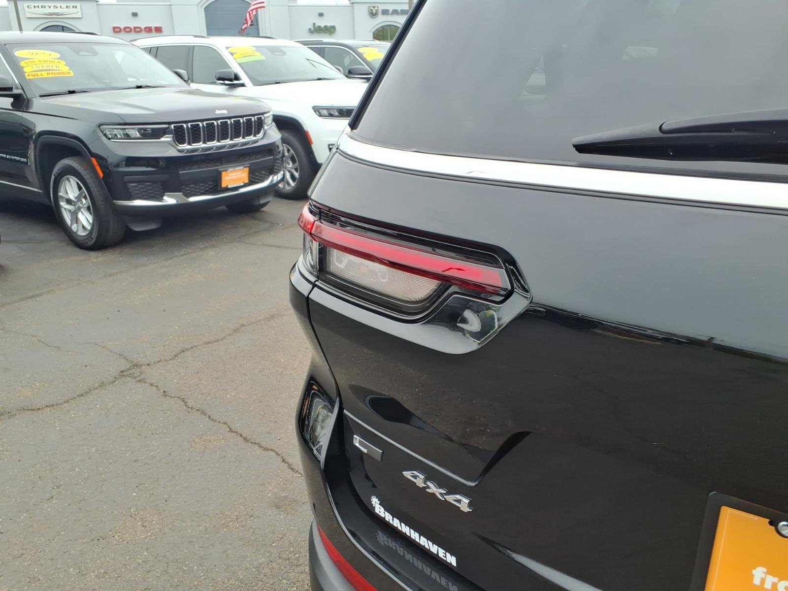 Used 2023 Black Jeep Laredo image 24