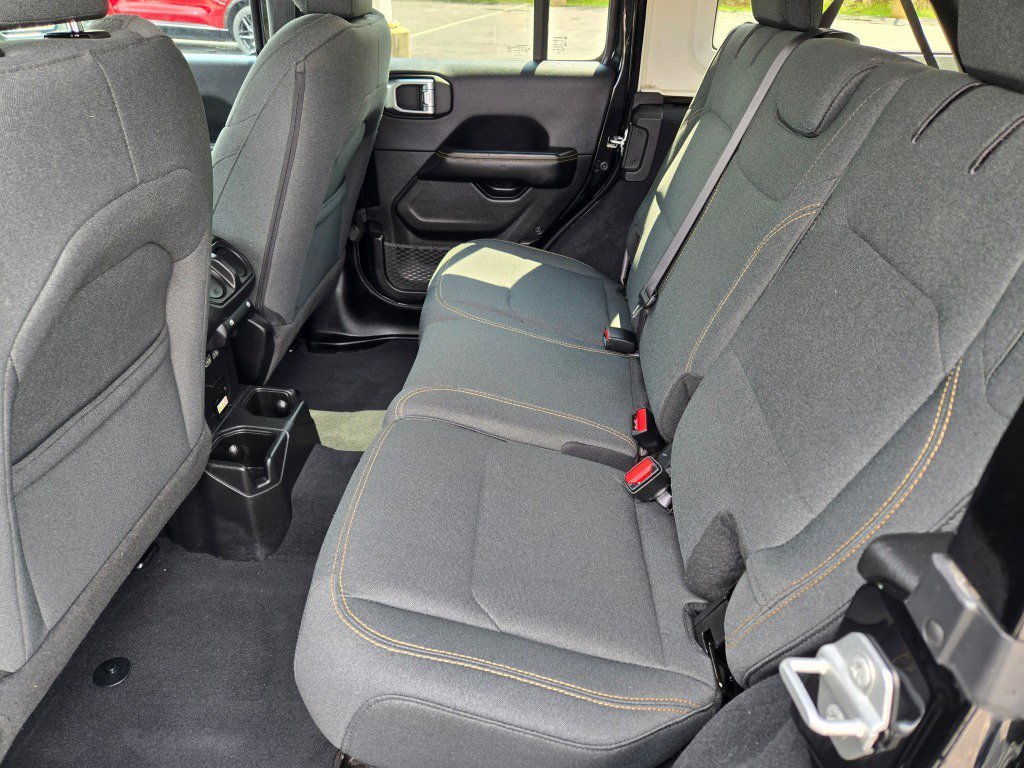 2025 Jeep Wrangler 4-Door Sahara - Photo 15