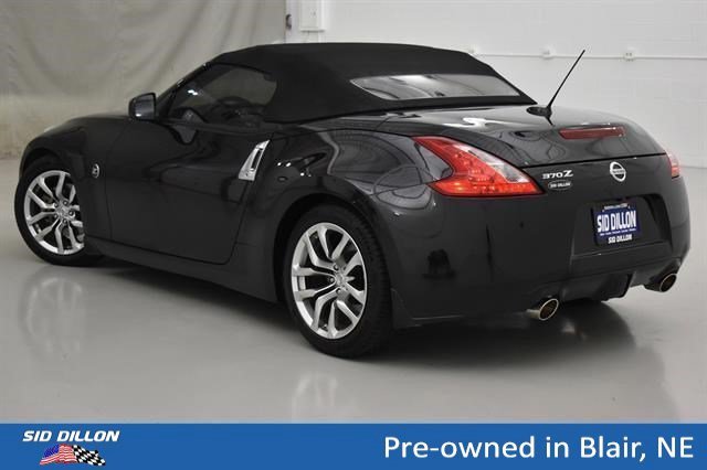 Used 2011 Magnetic Black Metallic Nissan Touring image 13