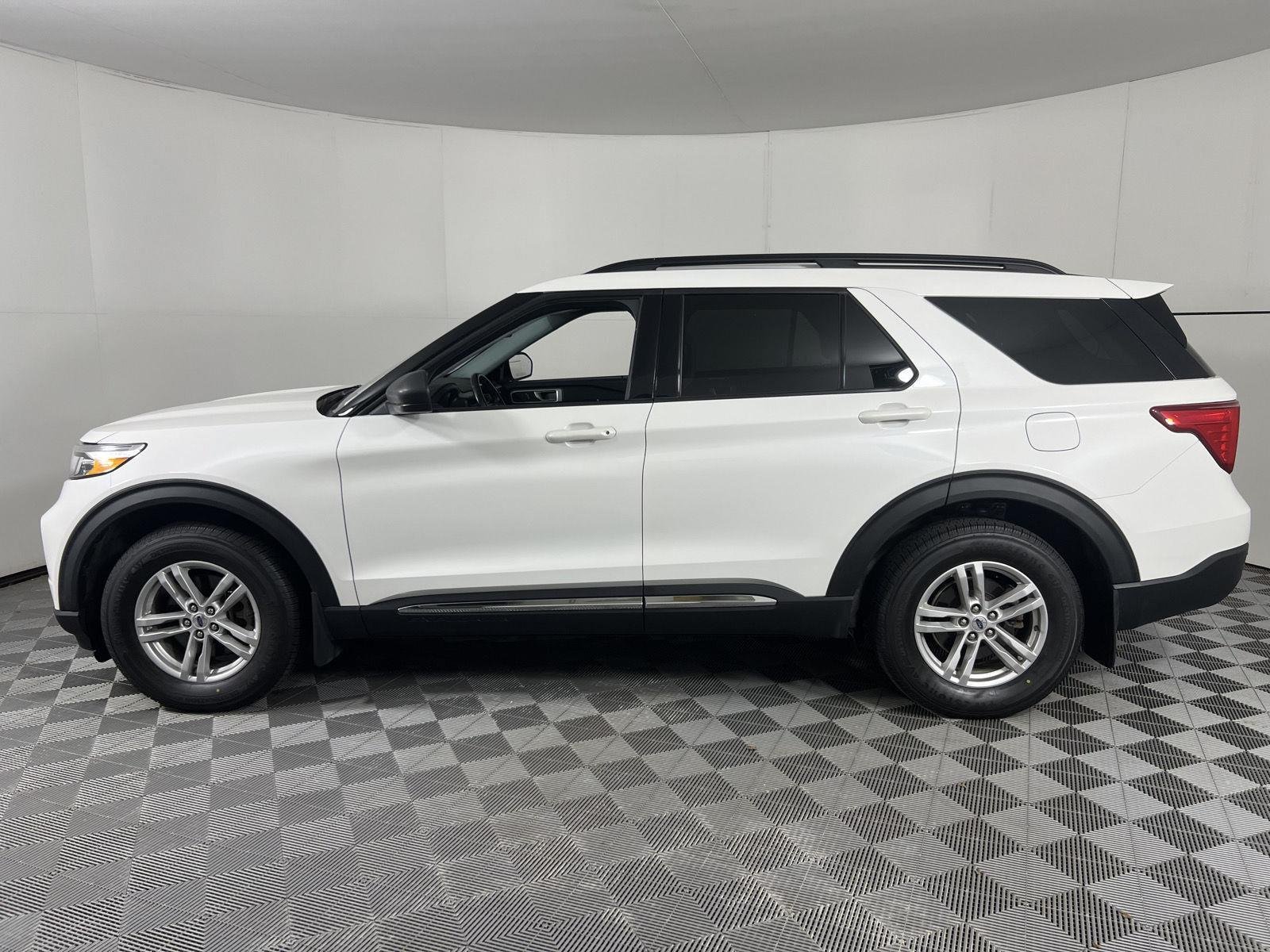 Used 2022 White Metallic Ford XLT image 7