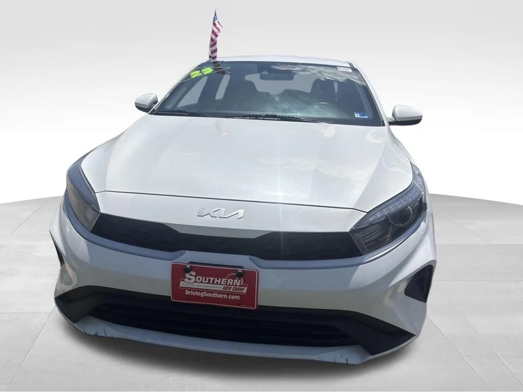 Used 2023 White Kia LXS image 5