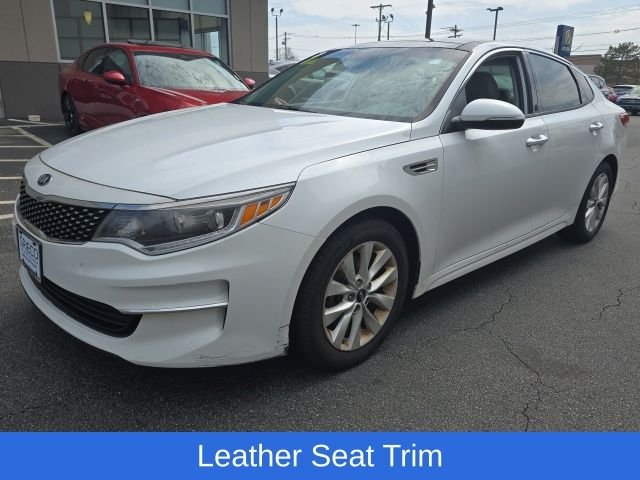 Used 2018 White Kia EX image 3