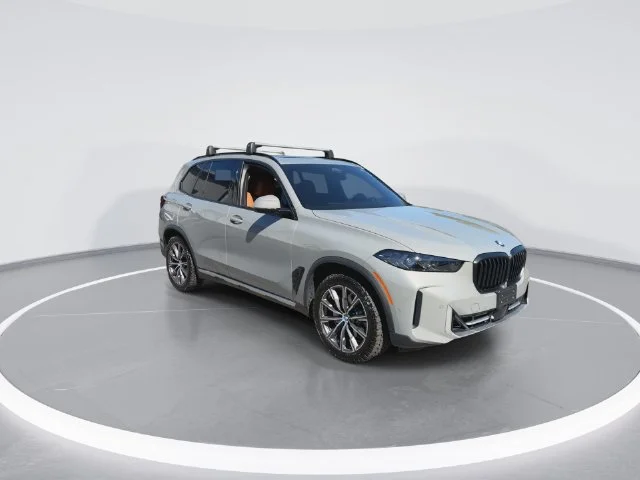 Used 2025  BMW xDrive40i image 2