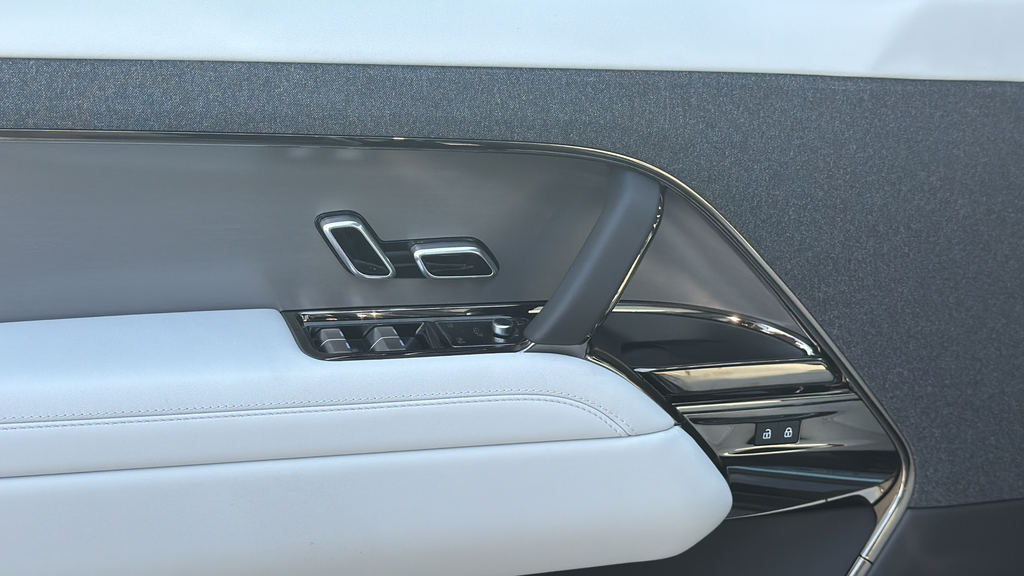 New 2026 Santorini Black Land Rover SE image 21
