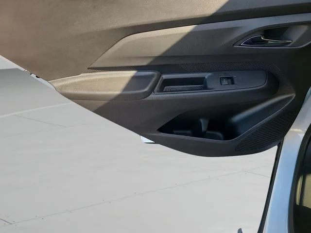 New 2027 Summit White Chevrolet LT image 16