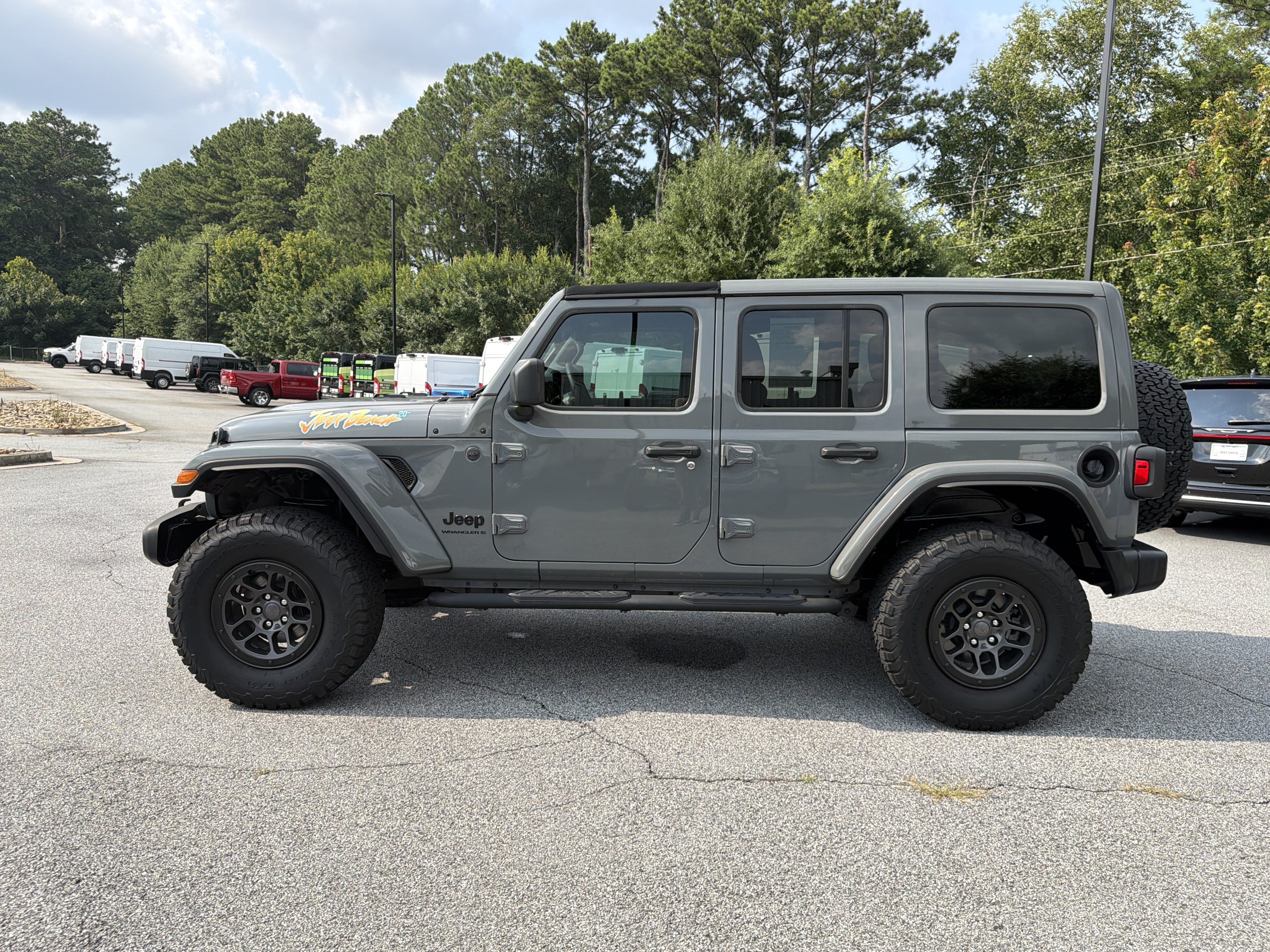 Used 2023 Sting-Gray Clearcoat Jeep Sport image 4