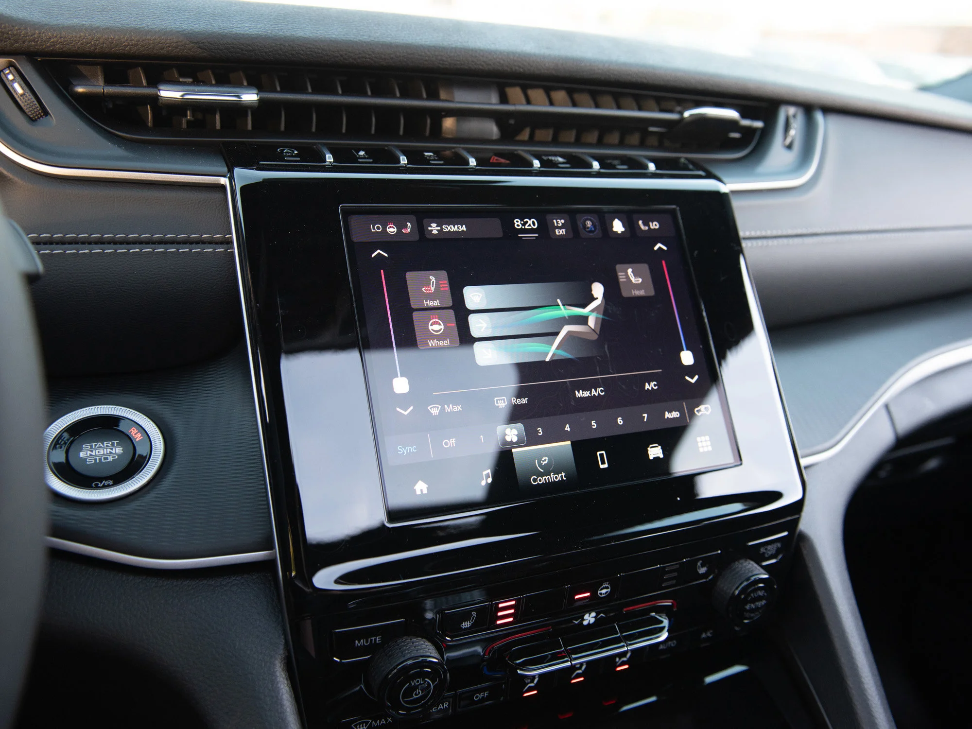 New 2025 Black Jeep Altitude* 4x4, Sunroof, Heated Leather, Remote Start, Wireless Charging Pad image 15