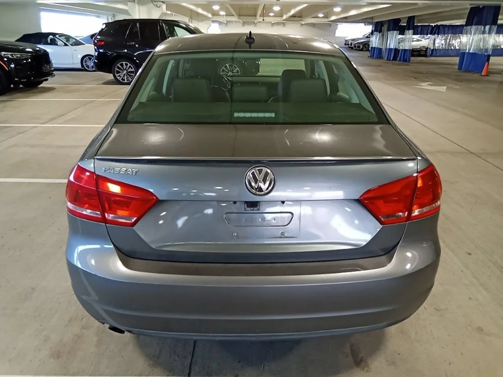 Used 2014 Platinum Gray Metallic Volkswagen 2.5L Wolfsburg Edition image 6