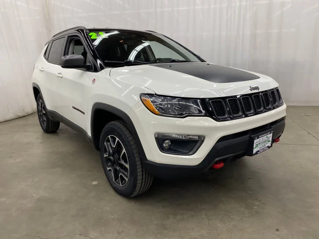 Used 2021 White Clearcoat Jeep Trailhawk image 8