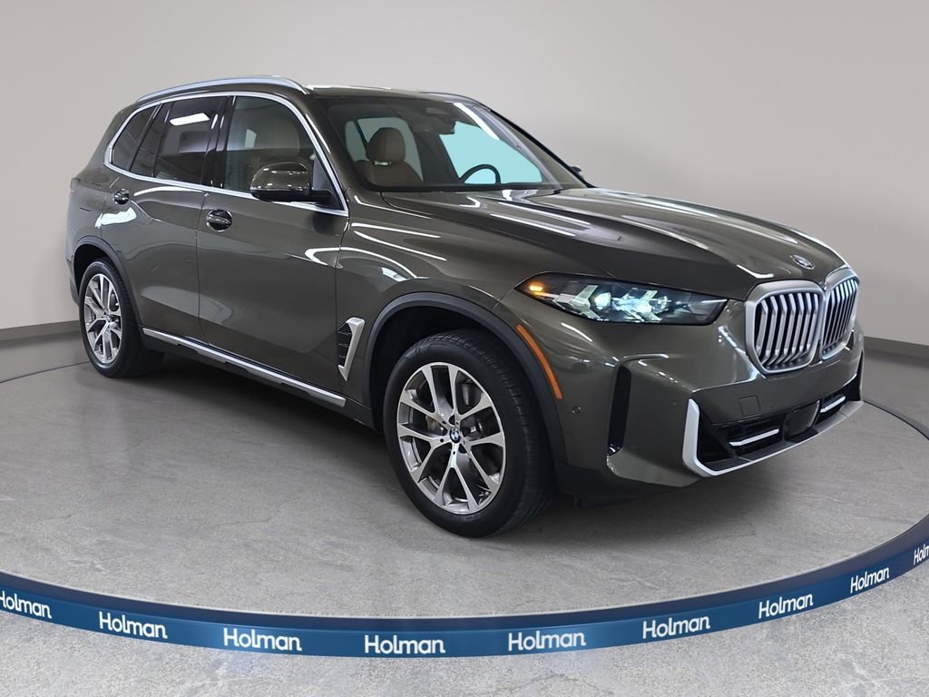 Certified Used 2024 Manhattan Green Metallic BMW sDrive40i image 3