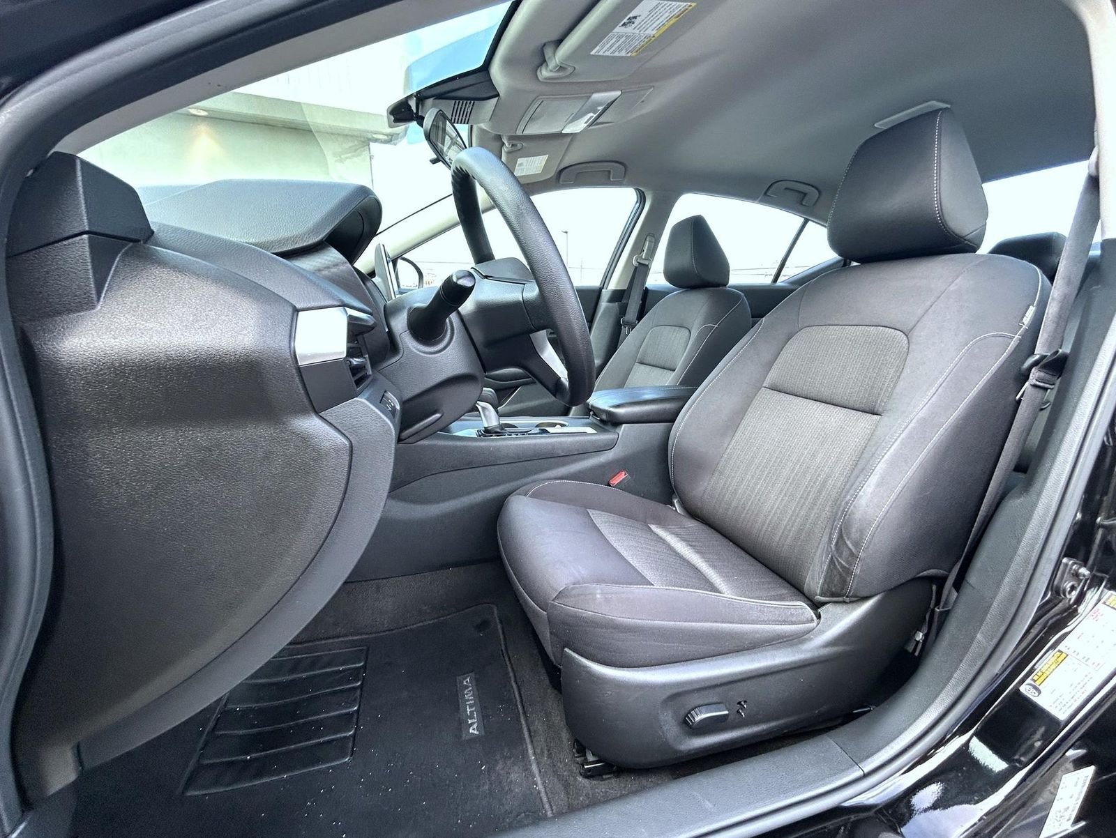 Used 2022 Black Nissan 2.5 SV image 10