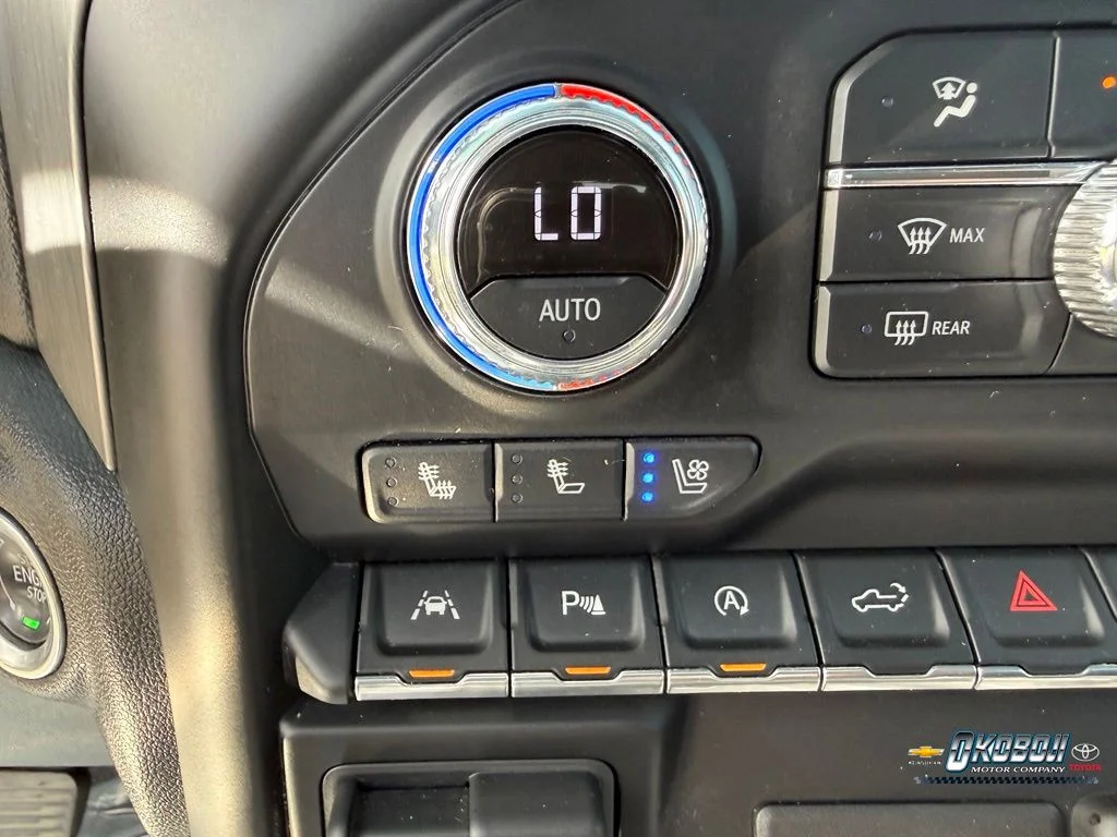 Used 2021 Green GMC Denali image 13