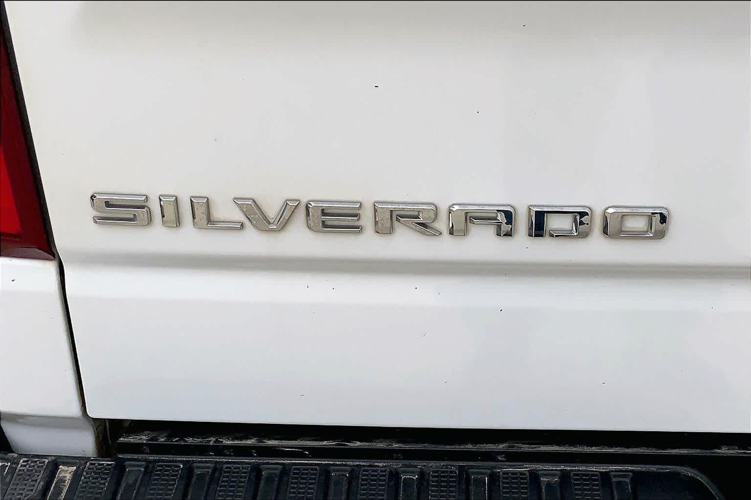 Used 2024 Summit White Chevrolet RST image 33