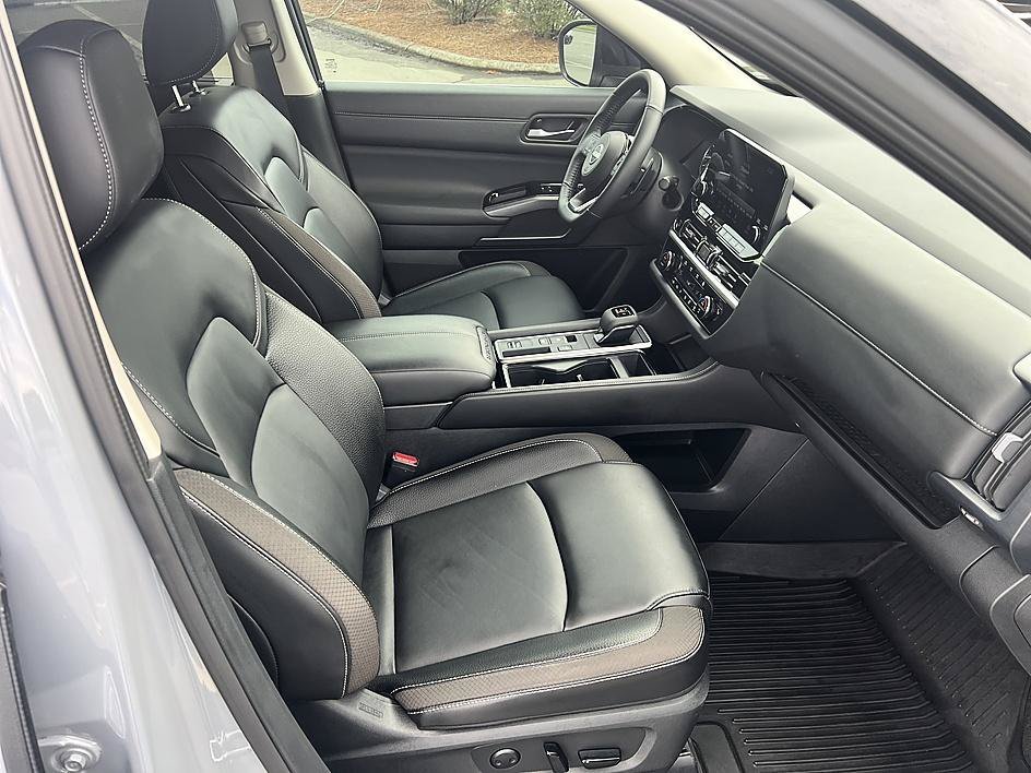 Certified Used 2025 Solid Gray/Super Black Nissan SL image 17