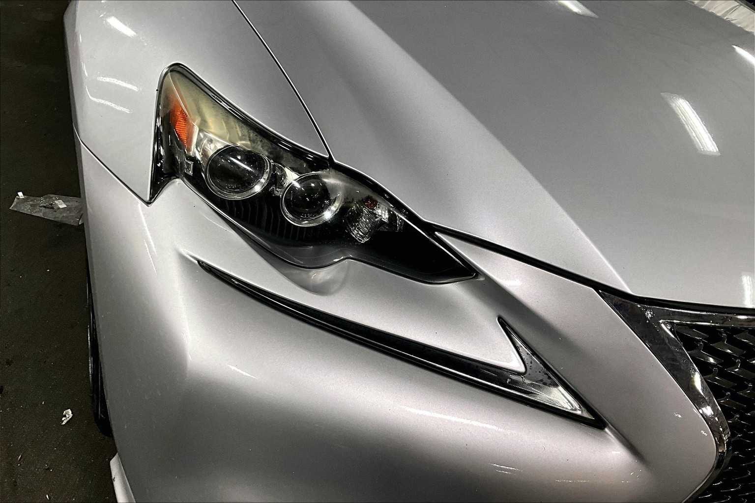 Used 2014 Silver Lining Metallic Lexus  image 28