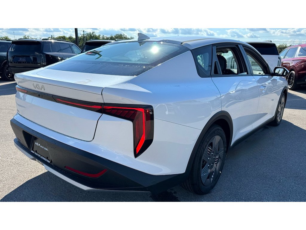 New 2026 Snow White Pearl Kia LX image 4