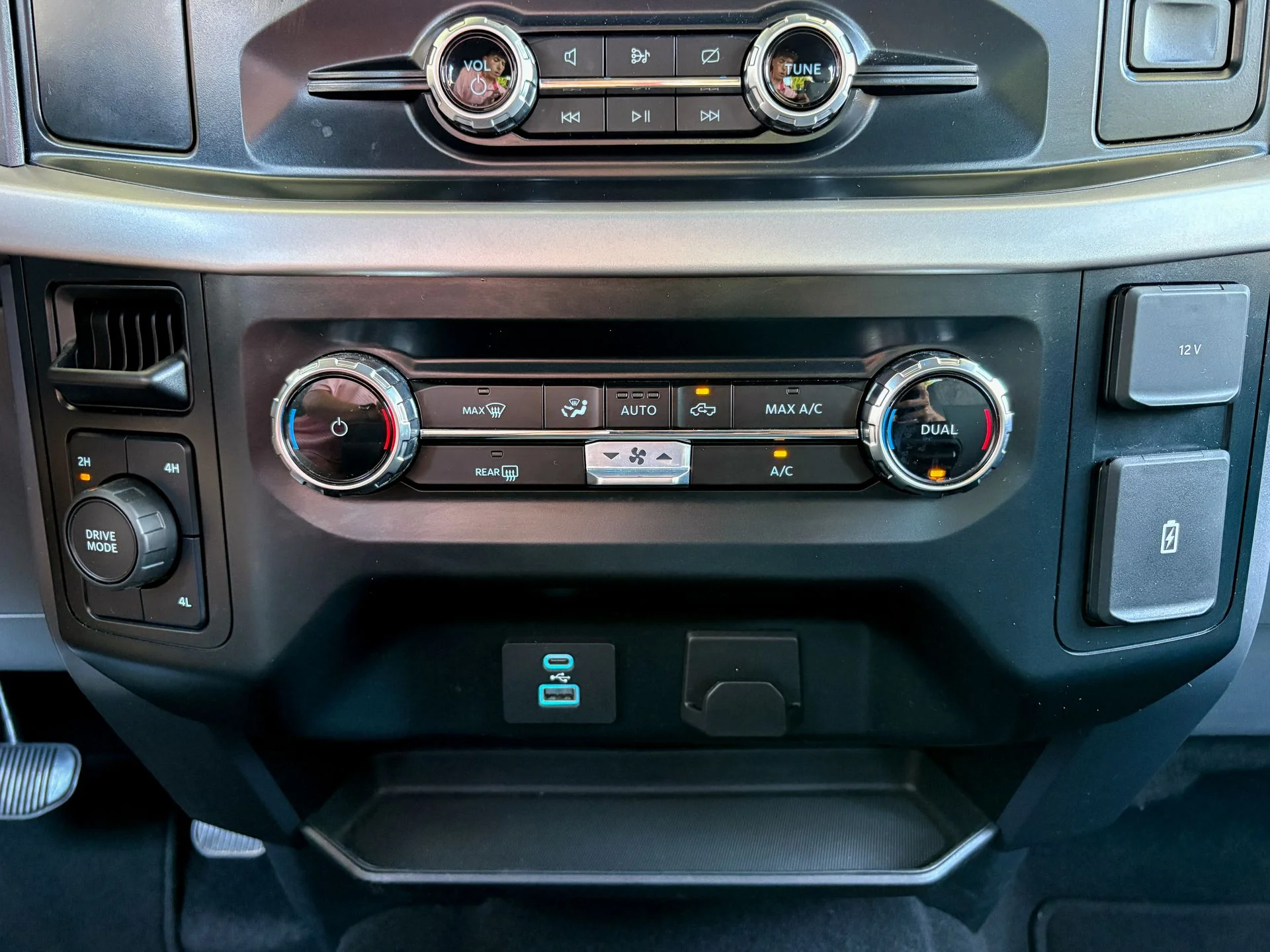 Used 2023 Silver Ford XLT image 23
