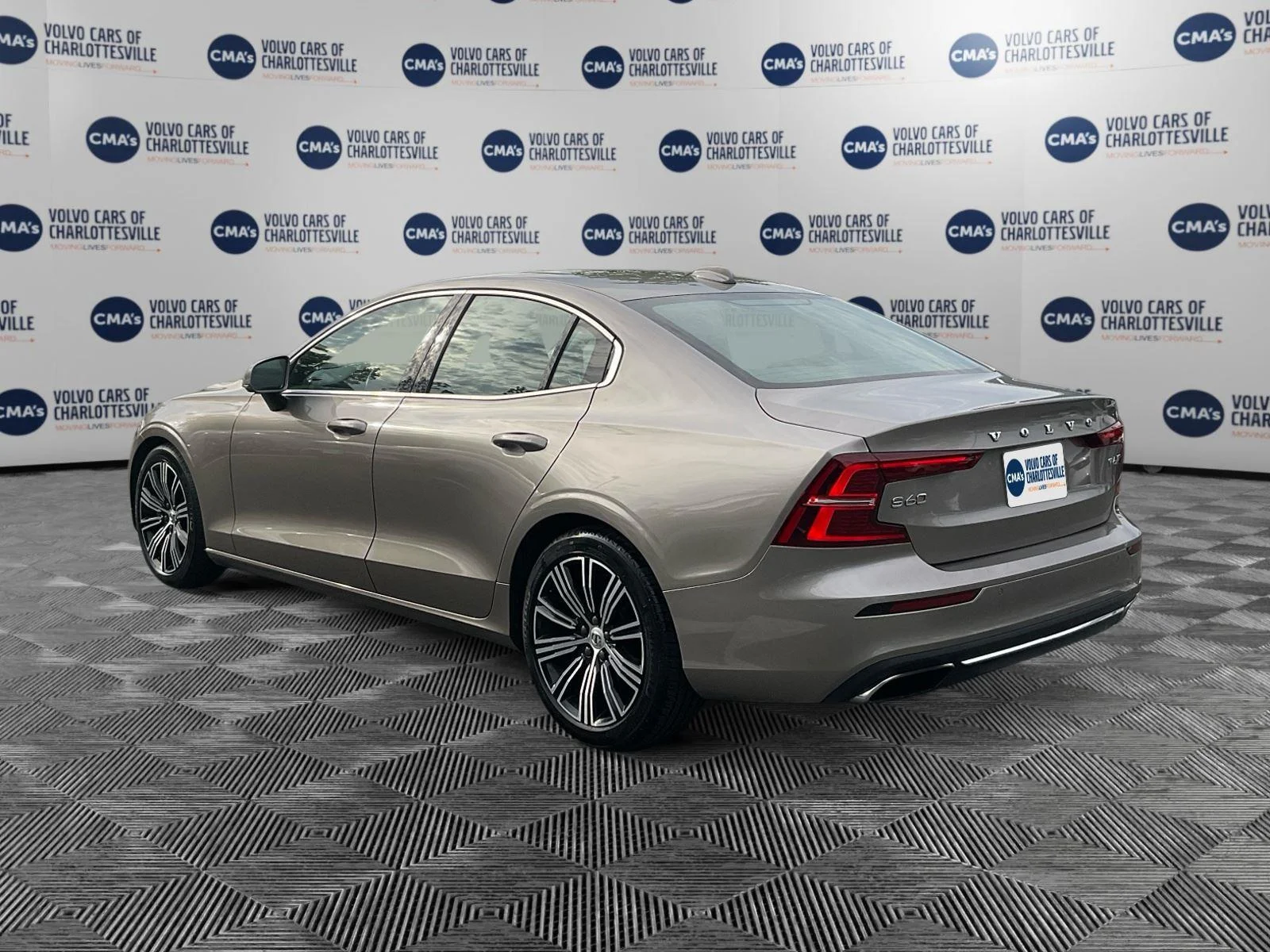 Used 2019 Pebble Grey Metallic Volvo Inscription image 3
