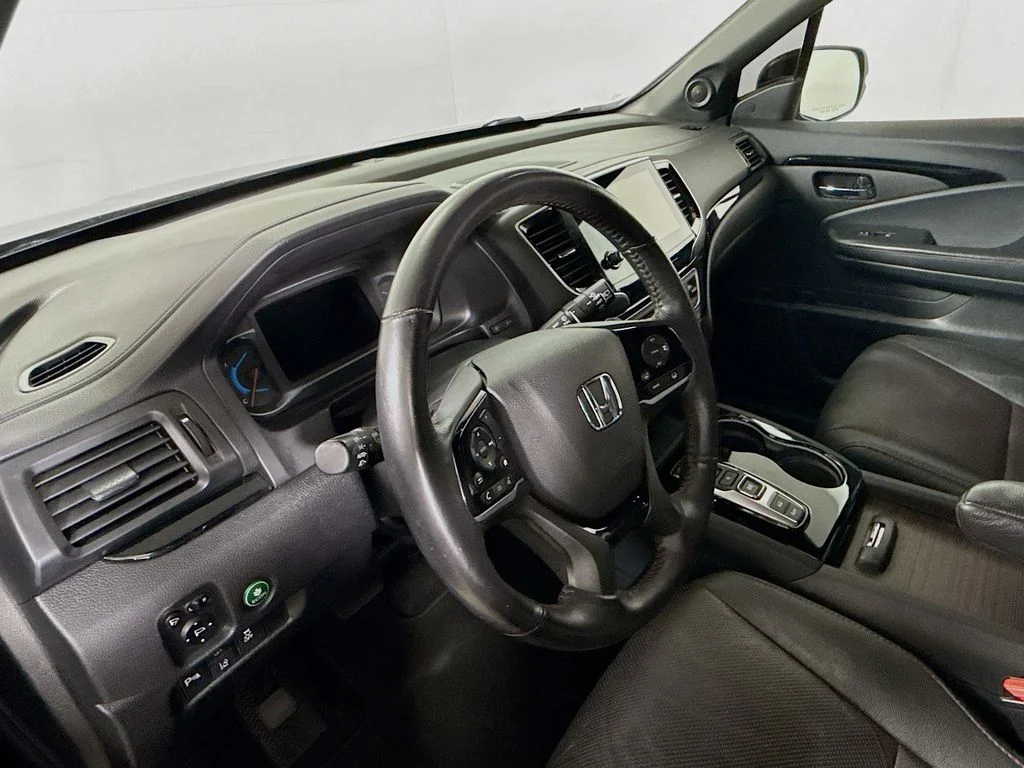 Used 2020 Crystal Black Pearl Honda Black Edition image 10