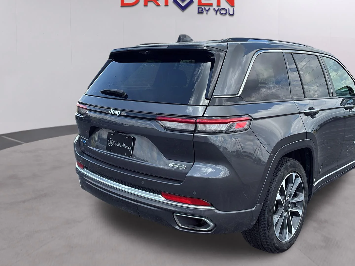 Used 2023 Baltic Gray Metallic Clearcoat Jeep Overland image 27