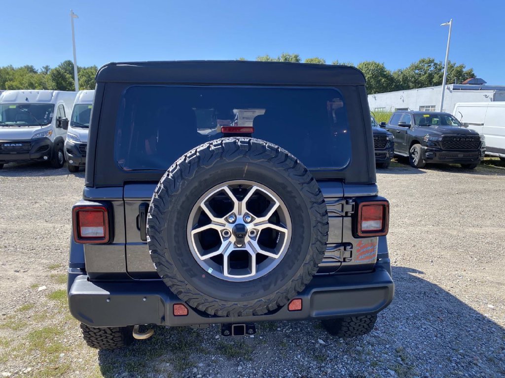 New 2027 Granite Crystal Metallic Clear-Coat Paint Jeep  image 4