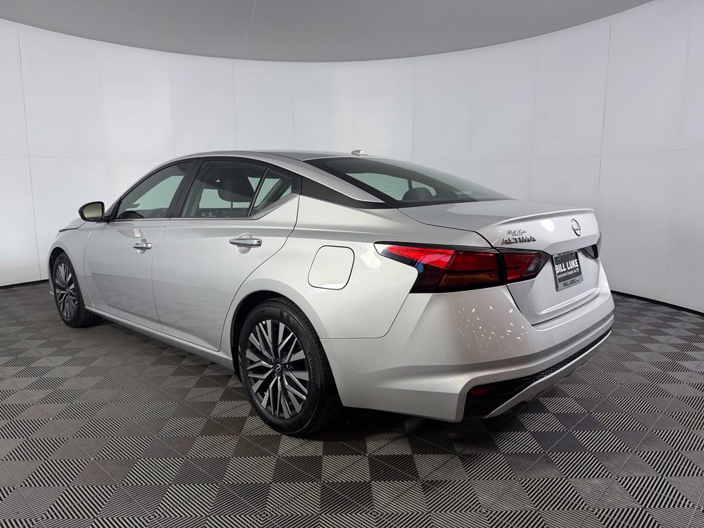 Used 2025 Silver Nissan 2.5 SV image 10