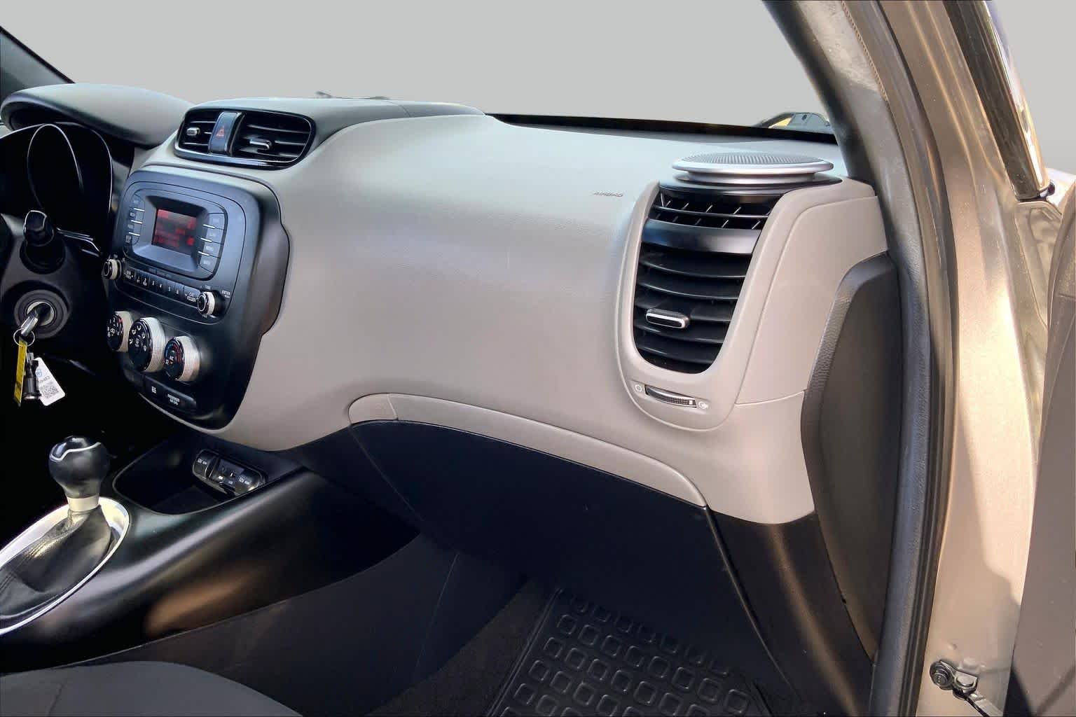 Used 2014 Titanium Gray Kia Base image 19
