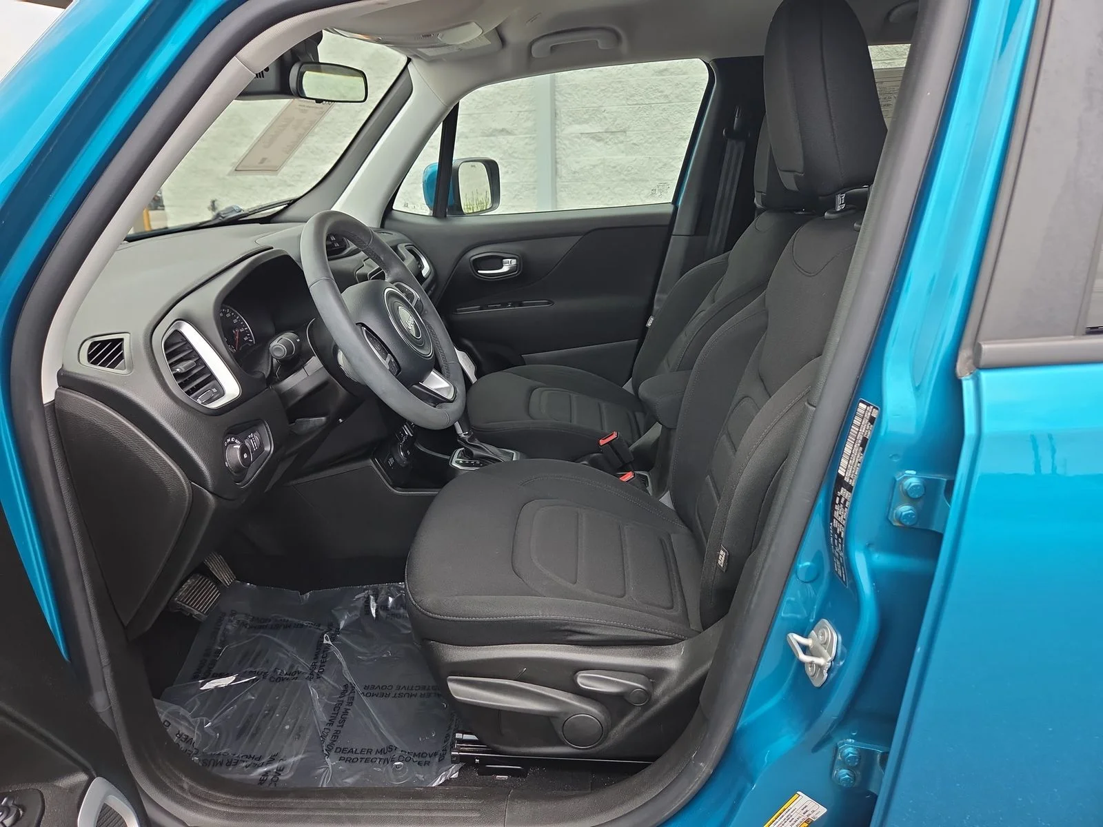 Used 2021 Bikini Metallic Clearcoat Jeep Latitude image 10