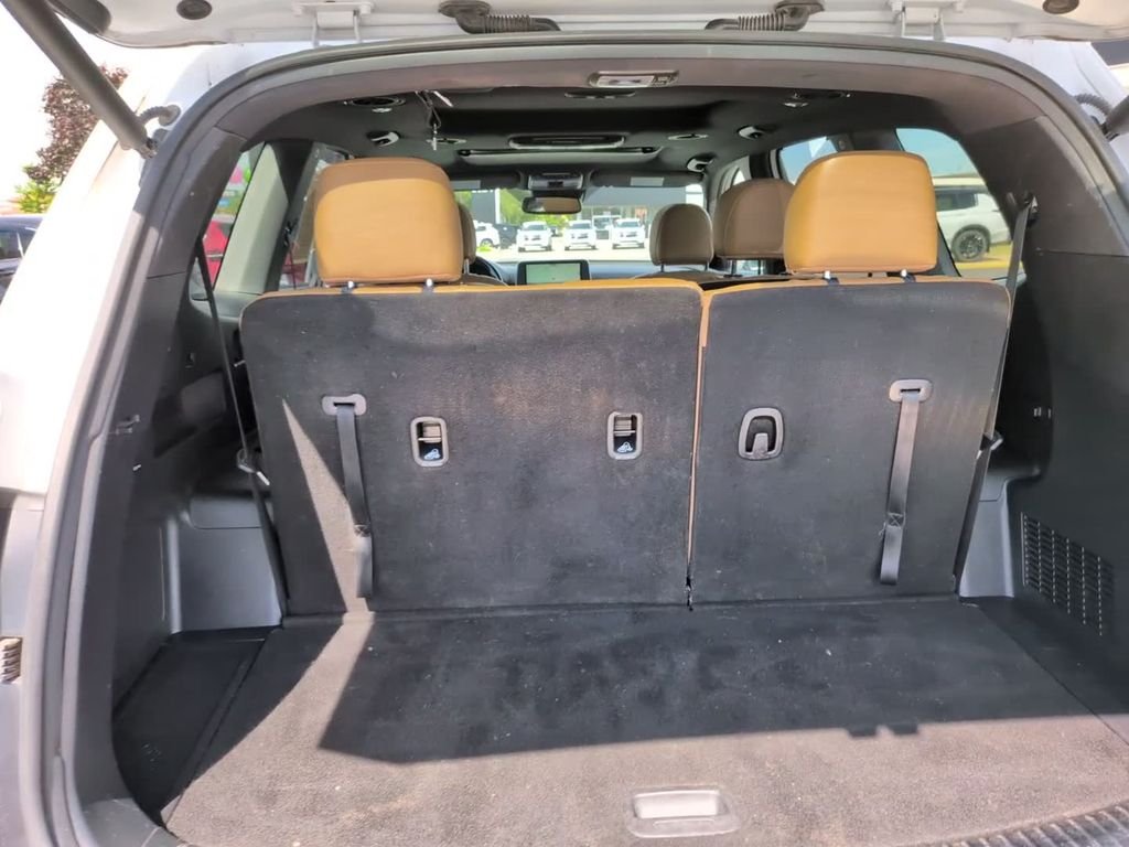 Used 2021 White Kia SX image 9