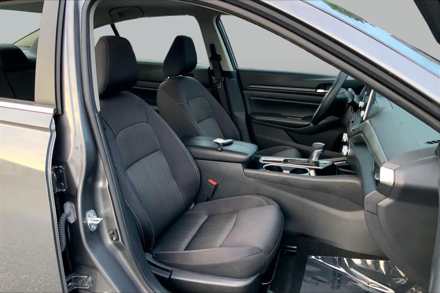 Used 2024 Gun Metallic Nissan 2.5 SV image 9