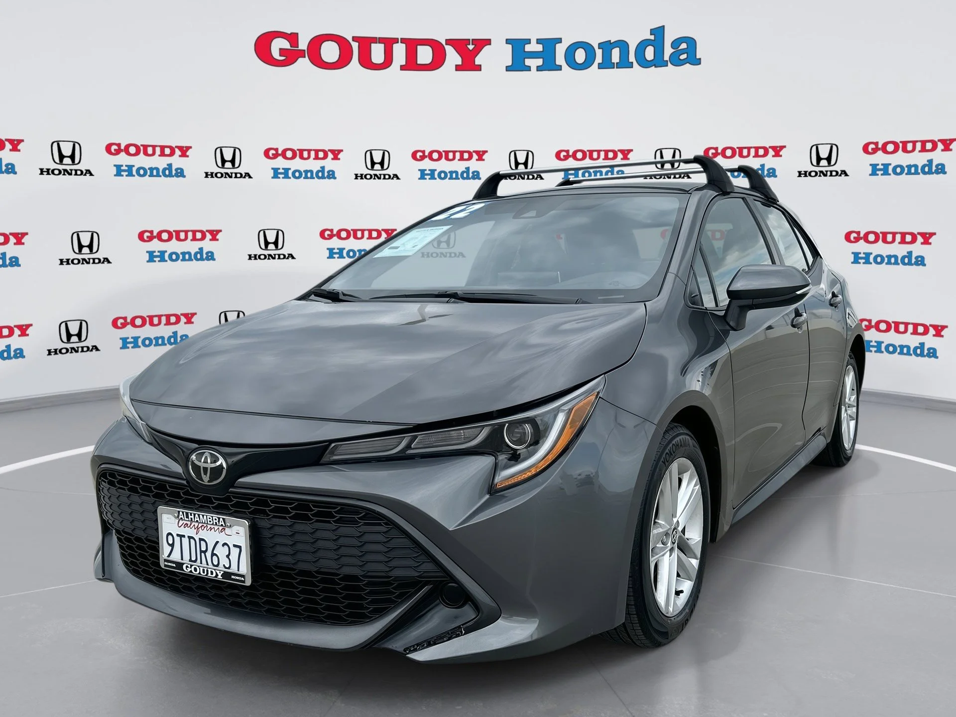 Used 2022 Magnetic Gray Metallic Toyota SE image 1