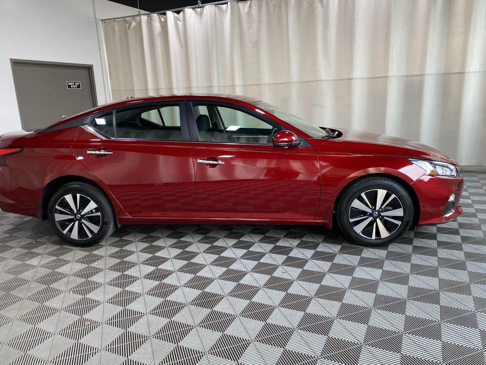 Used 2022 Scarlet Ember Tintcoat Nissan 2.5 SV image 8