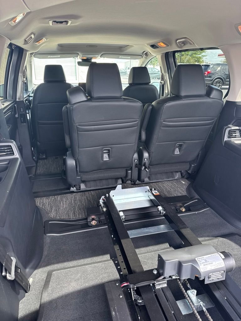 Used 2026 Silver Metallic Honda EX-L image 14