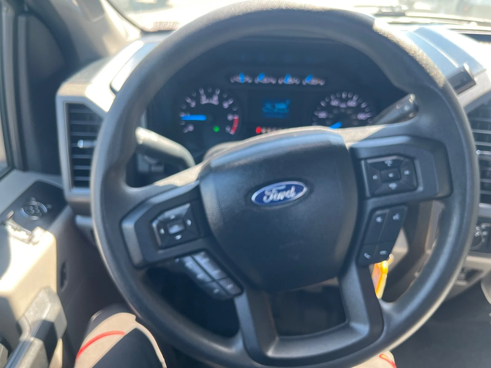 Used 2017 Oxford White Ford XL4WD REG CAB 8 BOX image 23