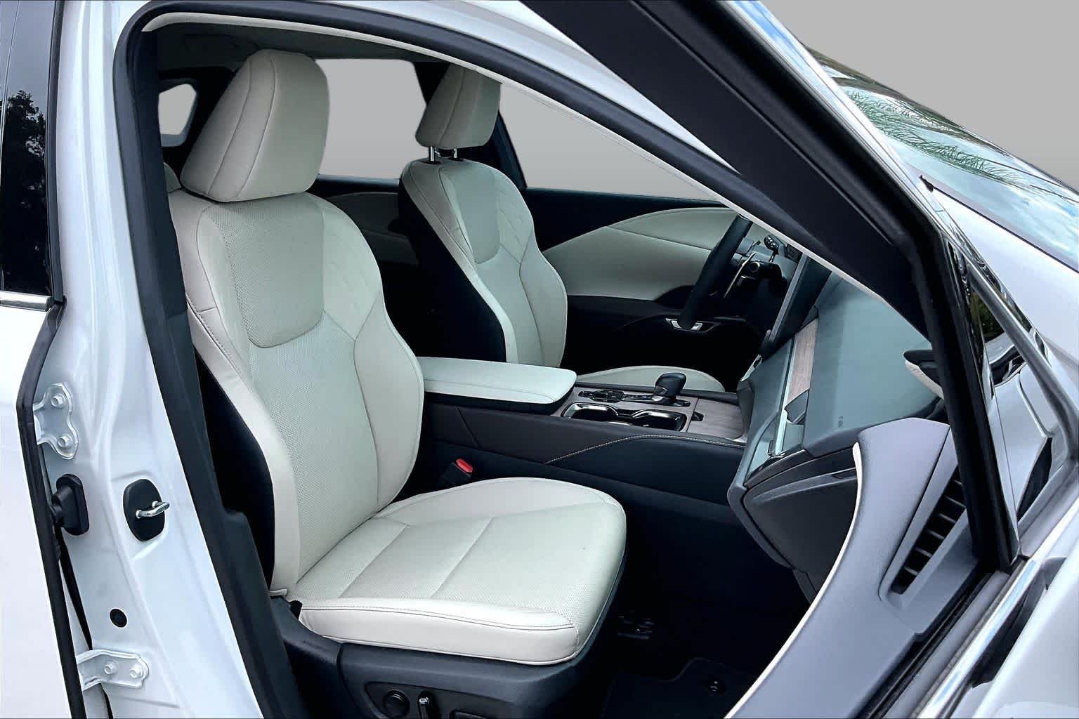 Used 2024 Eminent White Pearl Lexus Premium image 9