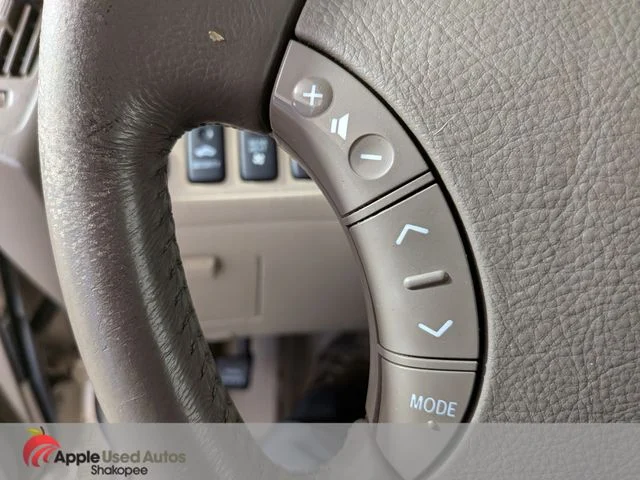Used 2006 Gold Toyota Limited image 31