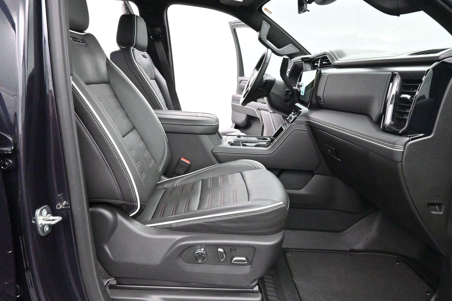 Used 2026 Titanium Rush Metallic GMC AT4X image 34