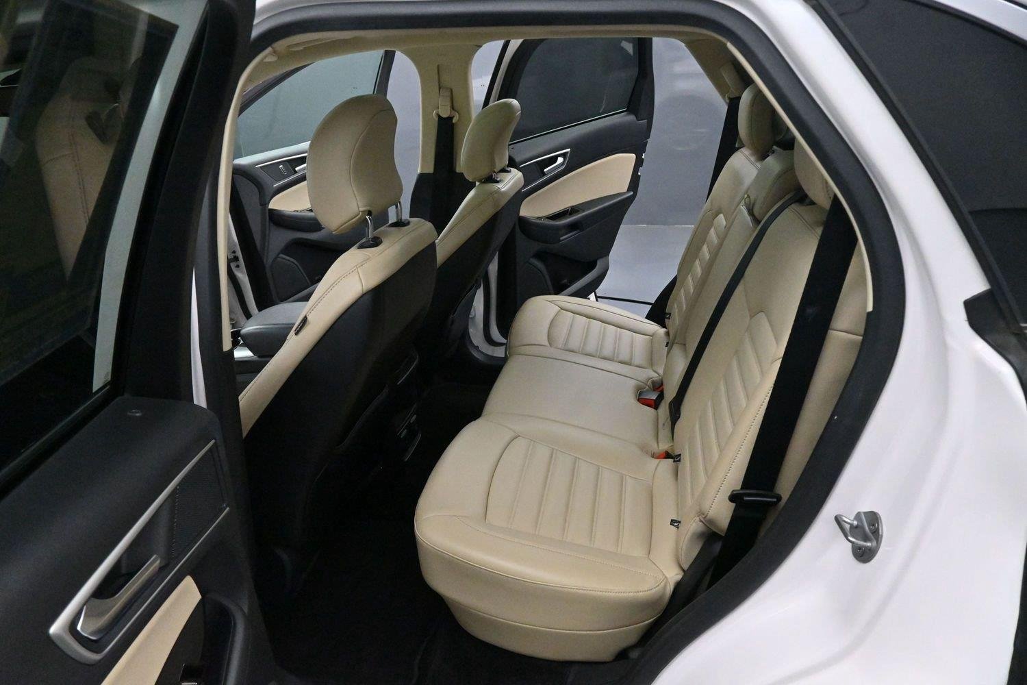 Used 2017 White Platinum Metallic Tri-Coat Ford SEL image 26
