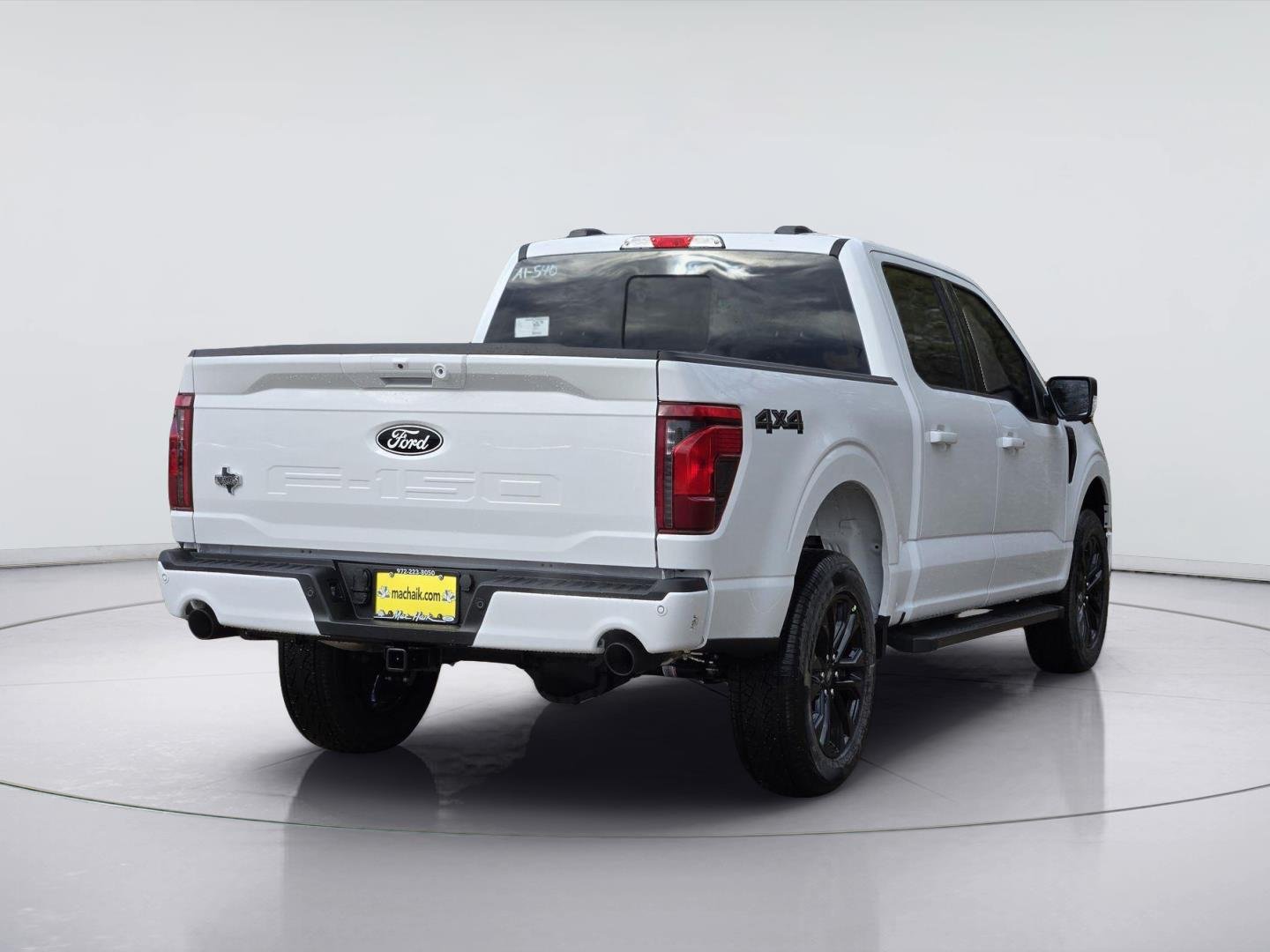 New 2026 Oxford White Ford XLT image 4