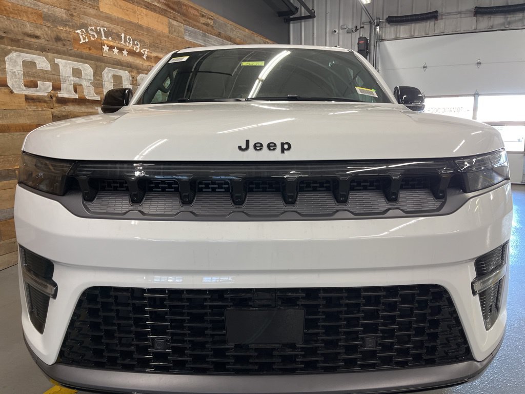 New 2026 Bright White Clear-Coat Exterior Paint Jeep Limited Altitude image 7