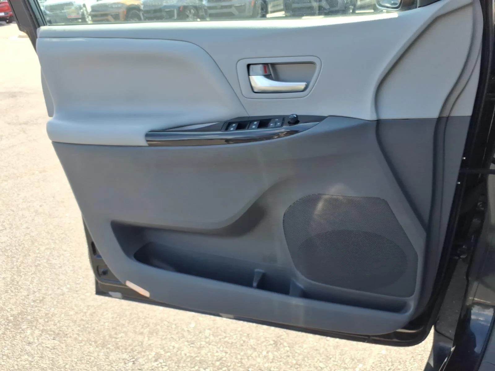 Used 2019 Midnight Black Metallic Toyota XLE image 30