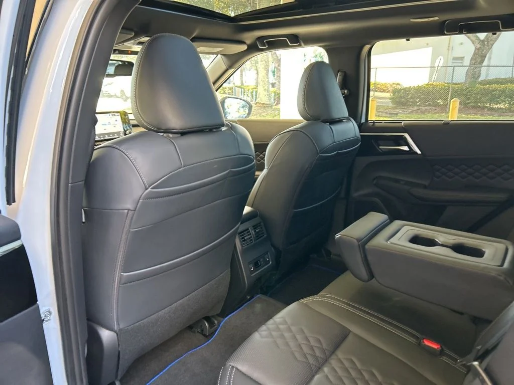 2025 Mitsubishi Outlander Plug-in Hybrid SEL Black Edition - Photo 42