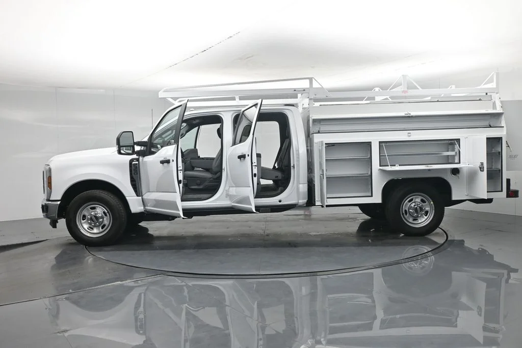 New 2026 Oxford White Ford XL image 3