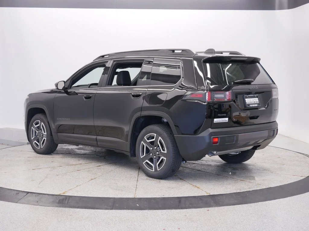 New 2026 Diamond Black Crystal Pearlcoat Jeep Limited image 3