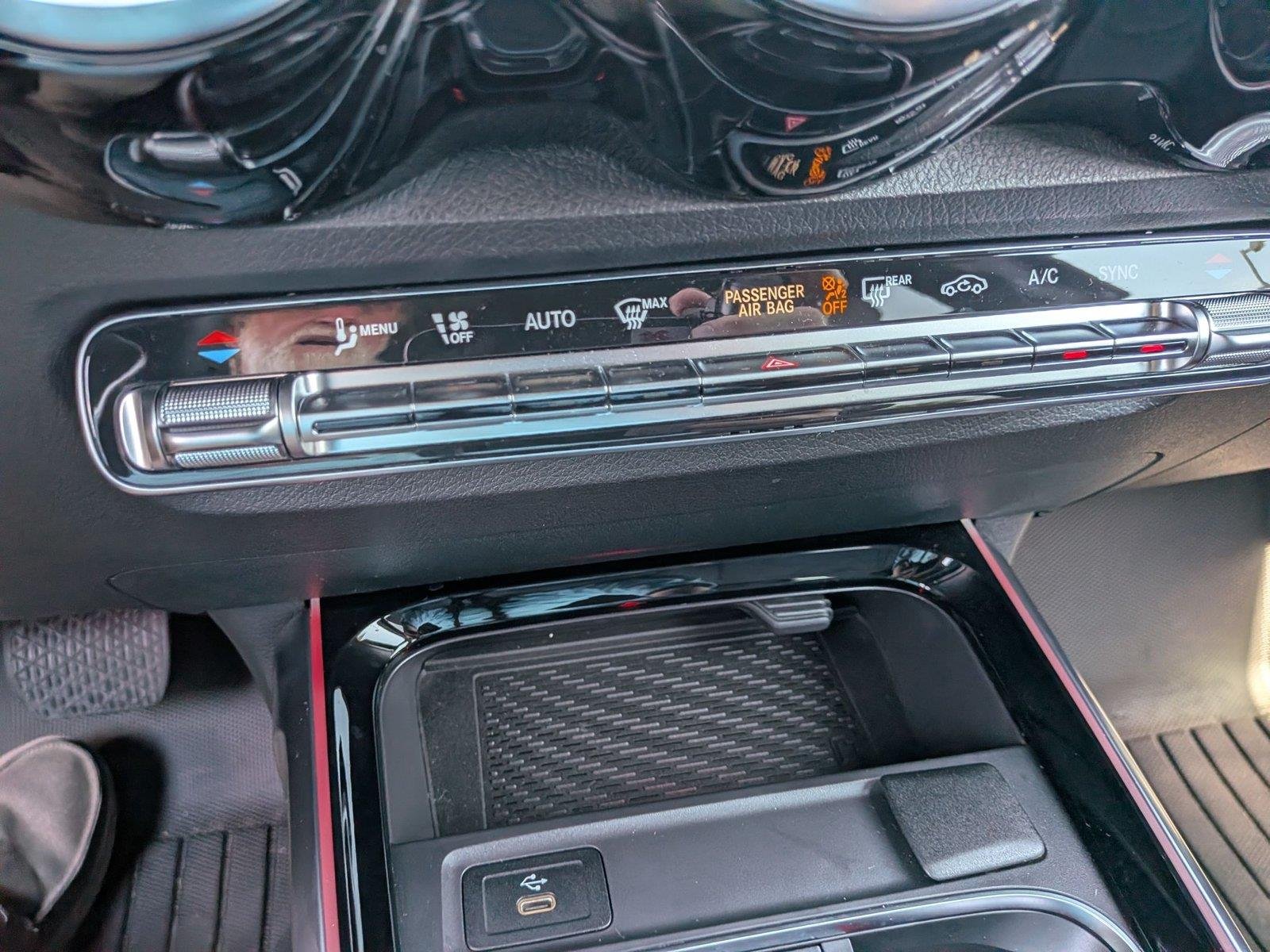 Used 2025 Night Black Mercedes-Benz GLB 250 image 28