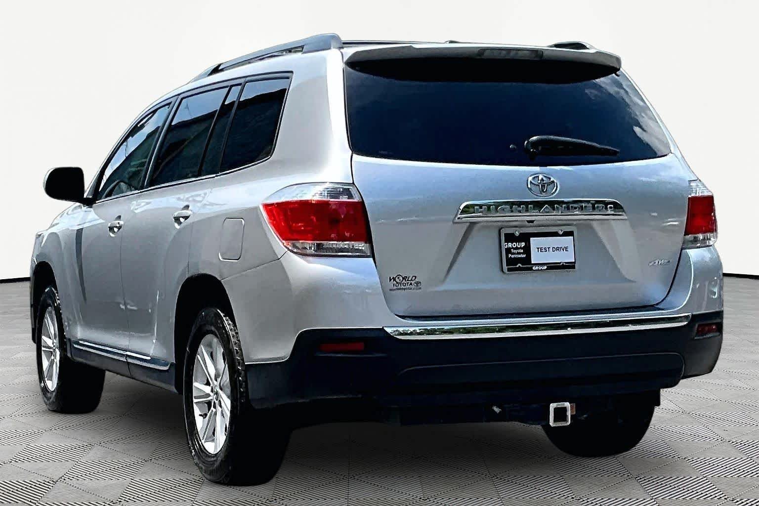 Used 2013 Classic Silver Metallic Toyota SE image 12