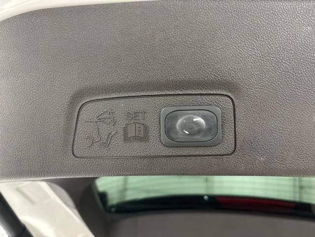 Used 2016 White Lincoln Reserve image 30